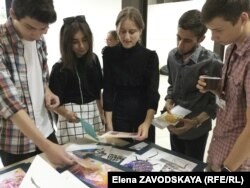 Николь Барциц делится опытом работы с акварельными красками