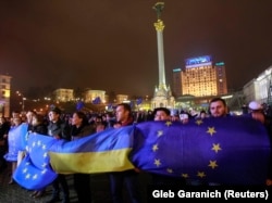 Miting în sprijinul integrării europene organizat în Piața Independenței, 21 noiembrie 2013.