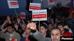 Armenia -- Thousands of people rally in Yerevan in protest against controversial Turkish-Armenian agreements.