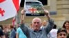 Представители гражданского сектора считают, что в погоне за политическими очками правящая сила роняет престиж страны
