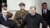Президент Польши Бронислав Коморовский встречает Дмитрия Медведева в Варшаве, 6 декабря 2010