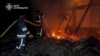Рятувальники гасять пожежу, що виникла внаслідок російських атак на Харківщині, архівне фото