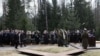 В апреле 2010-го премьер-министры России и Польши Владимир Путин и Дональд Туск приняли участие в траурных мероприятиях на месте Катыньской трагедии