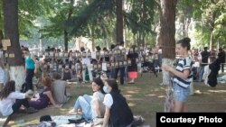 За год существования тбилисский фли-маркет стал довольно популярным среди горожан – главным образом молодежи