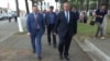 Деятельность главы кабмина Беслана Барцица (справа) в последнее время подвергалась критике