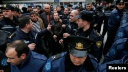 Еще в феврале, когда законопроект только увидел свет, у него тут же появилась масса противников. Их полку отнюдь не убыло и сейчас, когда автор законодательной инициативы – МВД, представило ее отредактированную версию
