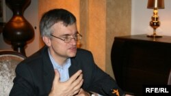 Последние четыре года пост спецпредставителя ЕС на Южном Кавказе занимает шведский дипломат Питер Семнеби
