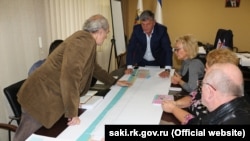 Голова адміністрації Сак Андрій Івкін над планом набережної міста