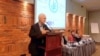 Праваабаронца Алесь Бяляцкі выступае на форуме