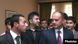 Armenia -- Defense Minister Seyran Ohanian meets with university students in Yerevan, 17Nov2010.
