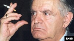 В 2012 году из резервного фонда премьер-министра Абхазии было выделено 5 миллионов 300 тысяч рублей на капитальный ремонт дома семьи Искандеров, котрый является одним из старейших зданий Сухума. Знаменитый писатель родился и рос именно в этом доме