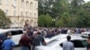 Рауль Хаджимба подтвердил своим сторонникам, собравшимся у администрации президента, что предлагал Алхасу Квициниа пост вице-премьера