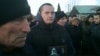 В конце дня родственники Татунашвили перекрыли центральную автомагистраль вблизи поселка Натахтари, требуя скорейшей выдачи тела погибшего