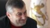По мнению политолога, Эдуард Кокойты, проживший последние пять лет в России, хорошо понимал, что ценз оседлости не позволит ему принять участие в выборах президента
