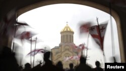 До сих пор частичную компенсацию от государства получала только православная церковь страны. По оценке Transparency International в период с 2002-го по 2013-й годы Грузинская православная церковь получила от государства 200 млн лари
