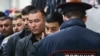 "Тынч жашап, иштөө мүмкүн болбой калды". Орусиядагы мигранттарга берилген мөөнөт аяктады